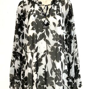 Women’s black and white tunic blouse size XL